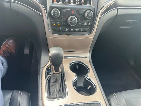 Used 2017 Jeep Grand Cherokee Limited image 19