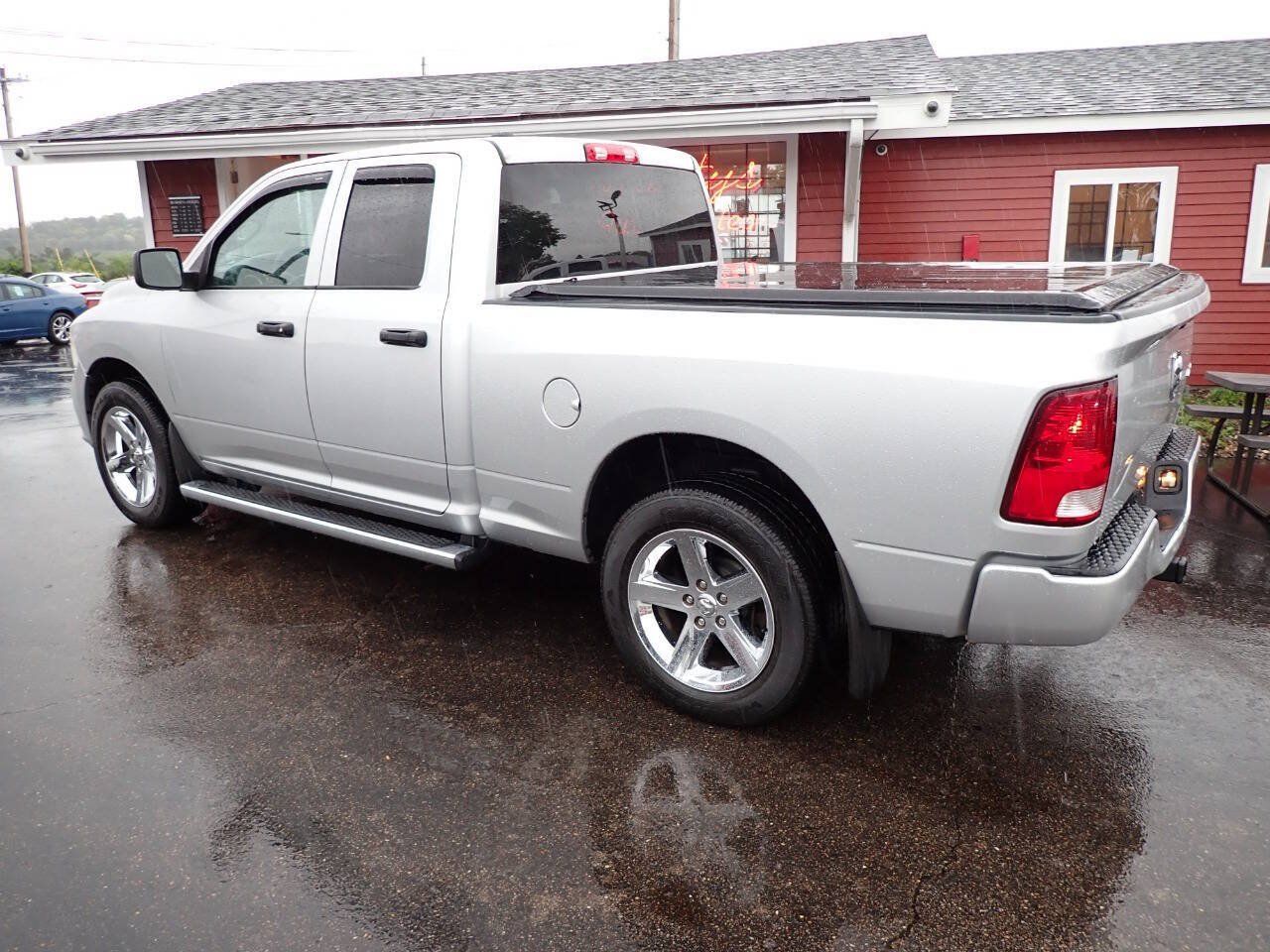 Used 2017 RAM 1500 Express AWD/4WD image 4