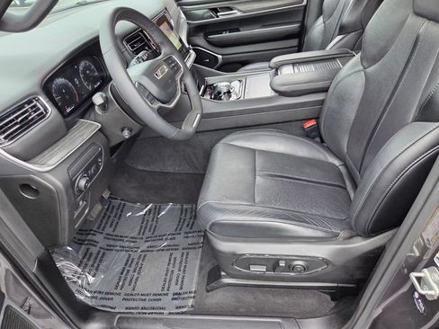 Used 2024 Jeep Wagoneer Series II w/ Flexible Seating Group AWD/4WD image 9