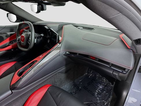 Used 2024 Chevrolet Corvette Stingray Preferred Conv w/ Z51 Performance Package RWD image 27