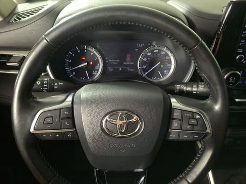 Used 2020 Toyota Highlander XLE AWD/4WD image 21