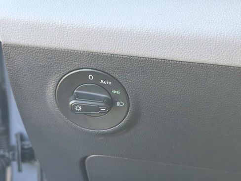 Certified 2023 Volkswagen Taos SE w/ Panoramic Sunroof Package FWD image 30