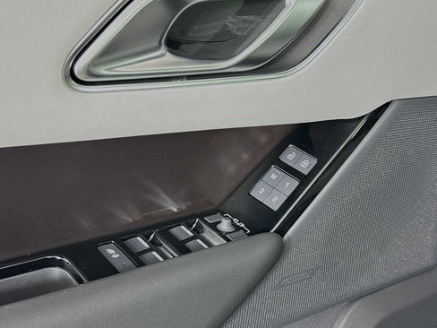 New 2026 Land Rover Range Rover Velar Dynamic SE image 19