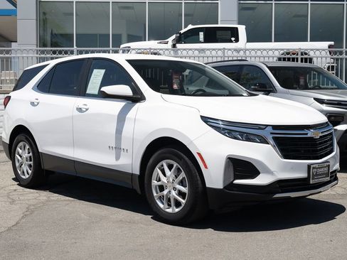 Used 2024 Chevrolet Equinox LT FWD image 2