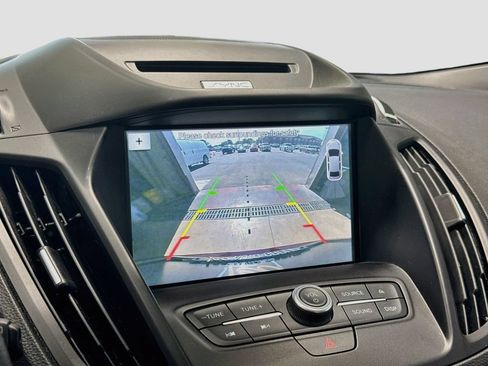 Used 2017 Ford Escape SE w/ Equipment Group 201A AWD/4WD image 14