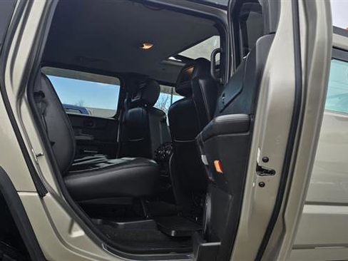 Used 2005 HUMMER H2 SUT w/ Preferred Equipment Group image 21