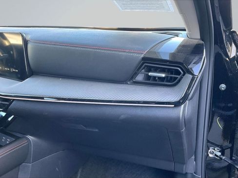 Used 2025 Nissan Kicks SR FWD image 17