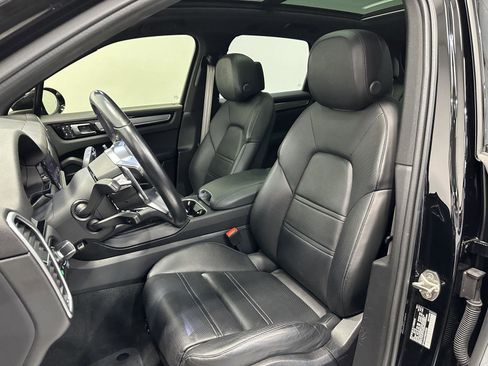 Used 2022 Porsche Cayenne Platinum Edition image 5