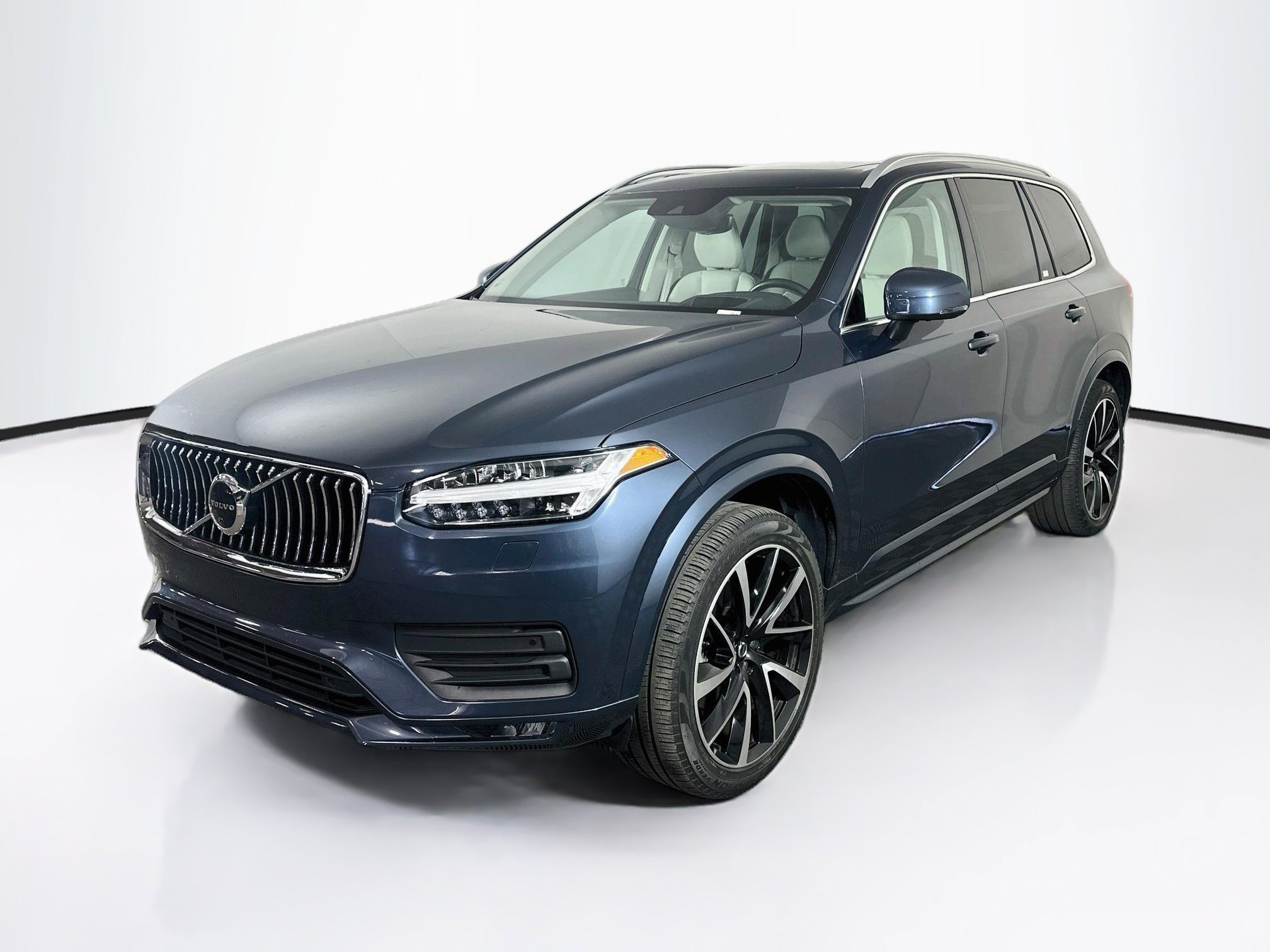 Used 2022 Volvo XC90 T6 Momentum w/ Advanced Package AWD/4WD image 3