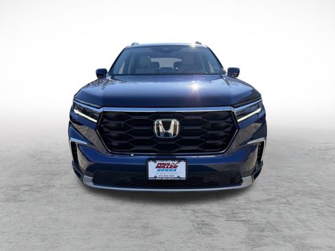 Used 2025 Honda Pilot Touring image 2