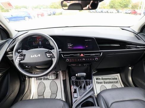 Used 2023 Kia Niro SX Touring image 12