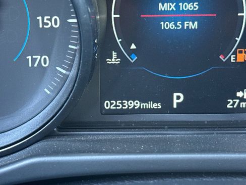 Used 2019 Jaguar XF Premium image 32