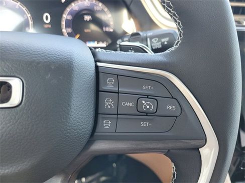 New 2025 Jeep Grand Cherokee Limited image 33