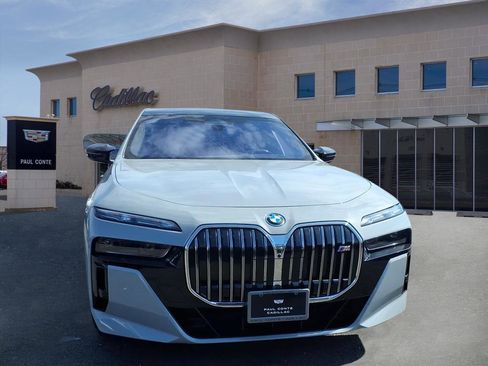 Used 2024 BMW i7 M70 w/ Executive Package image 2