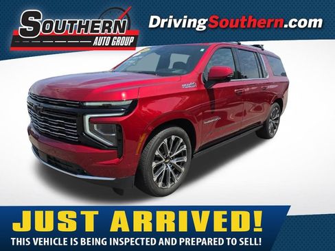 Used 2025 Chevrolet Suburban High Country AWD/4WD image 1