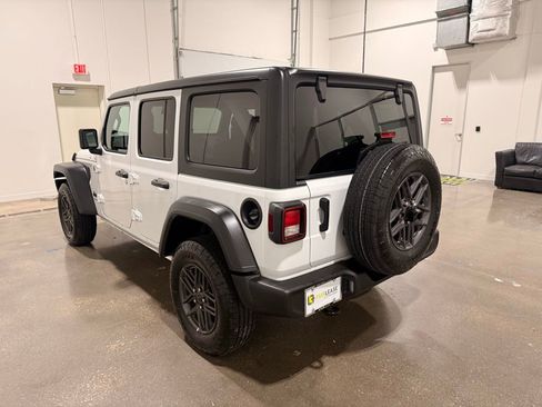 Used 2025 Jeep Wrangler Sport S image 7