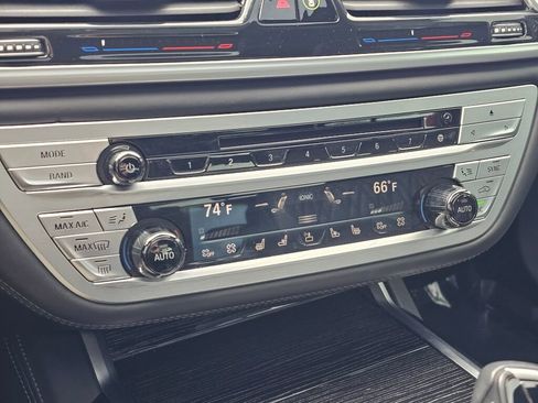 Used 2020 BMW 750i xDrive w/ Executive Package image 30