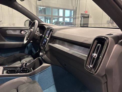 Used 2024 Volvo XC40 Recharge Plus w/ Protection Package Premier image 34