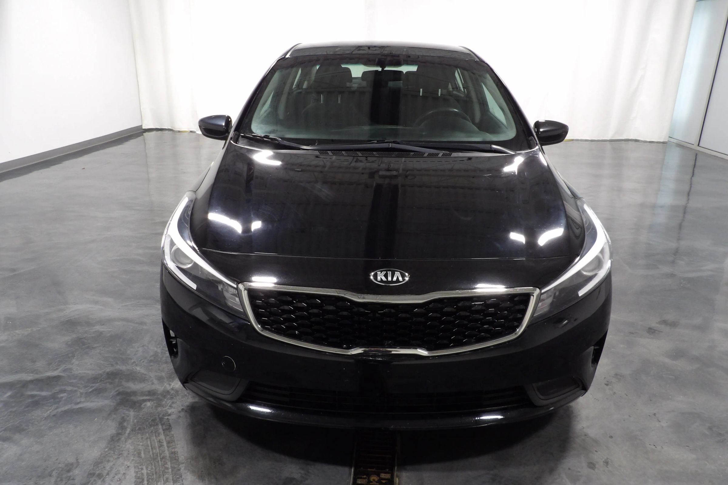Used 2017 Kia Forte LX FWD image 2