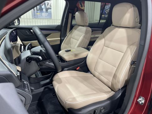 Used 2025 Buick Enclave Preferred w/ LPO, Floor Liner Package image 19