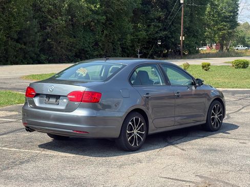 Used 2014 Volkswagen Jetta SE FWD image 4