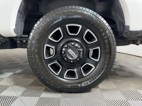 Used 2024 Ford F250 Platinum image 8