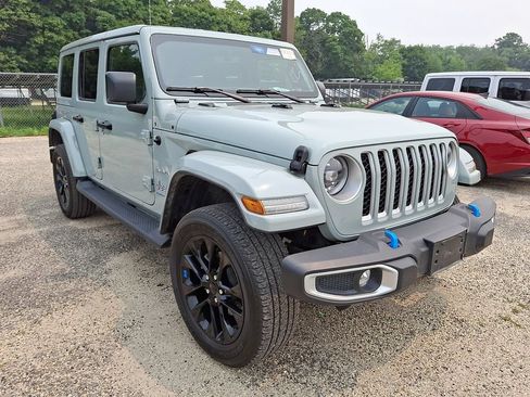 Used 2023 Jeep Wrangler Unlimited Sahara w/ Cold Weather Group AWD/4WD image 3