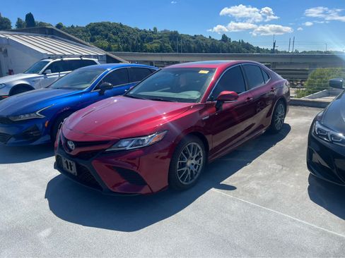 Used 2018 Toyota Camry SE w/ Audio Package FWD image 1