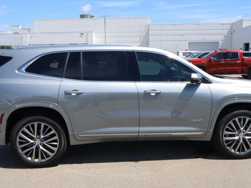 Used 2026 Buick Enclave Avenir w/ Super Cruise Package AWD/4WD image 8