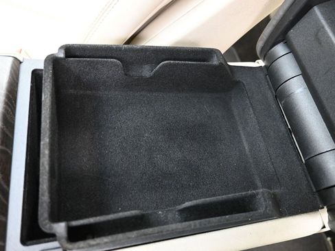 Used 2017 Lincoln Continental Select w/ Climate Package image 22