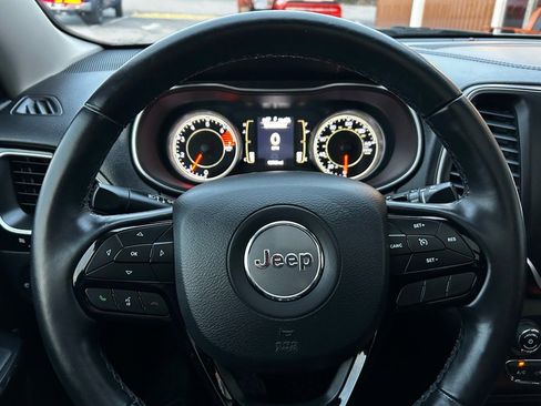 Used 2019 Jeep Cherokee Latitude Plus image 16