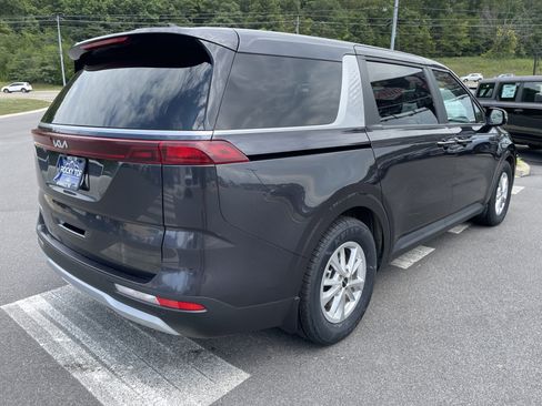 Used 2023 Kia Carnival LX image 5