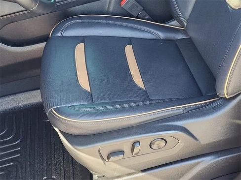 Used 2024 GMC Yukon XL AT4 image 25