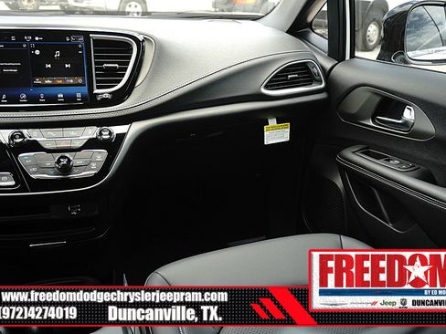 New 2027 Chrysler Pacifica Select FWD image 36