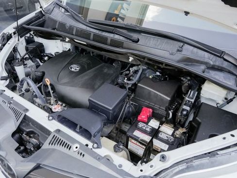 Used 2020 Toyota Sienna Limited Premium image 23