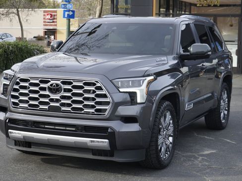 Used 2024 Toyota Sequoia Capstone image 3
