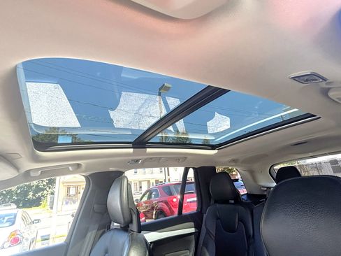 Used 2016 Volvo XC90 T6 Momentum image 33