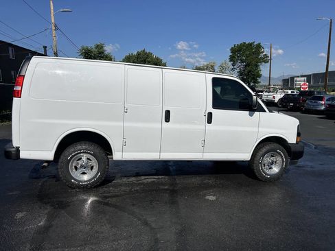 Used 2020 Chevrolet Express 2500 2500 3dr Cargo Van w/ Driver Convenience Package image 8
