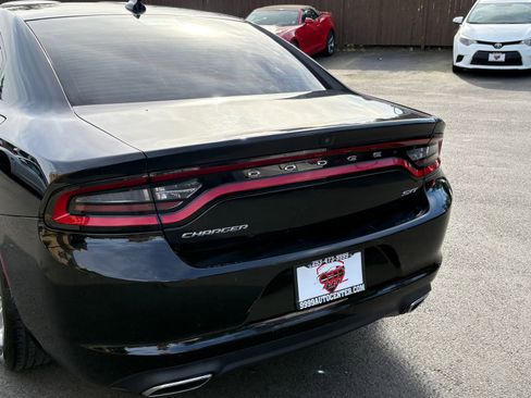 Used 2017 Dodge Charger SXT w/ Navigation & Travel Group image 6