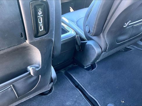 Used 2021 Chrysler Pacifica Touring-L w/ Uconnect Theater Family Group image 10