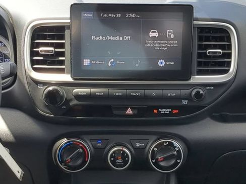 Used 2021 Hyundai Venue SE FWD image 16