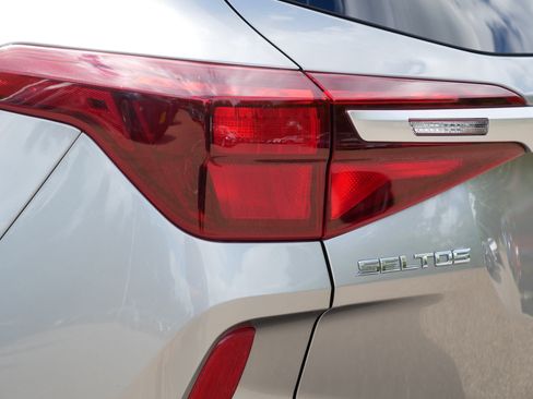 Used 2021 Kia Seltos LX AWD/4WD image 17