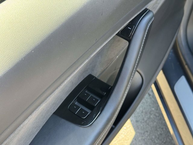 Used 2018 Tesla Model 3 Long Range RWD image 21