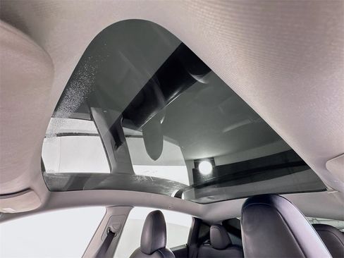 Used 2022 Tesla Model Y Performance image 13