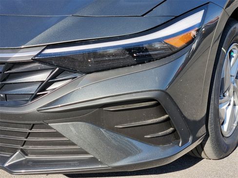 New 2025 Hyundai Elantra SE image 10