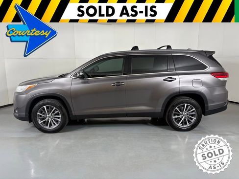 Used 2019 Toyota Highlander XLE FWD image 6