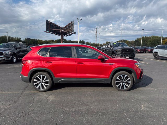 Used 2022 Volkswagen Taos SE AWD/4WD image 12