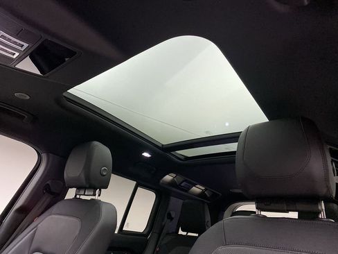 Certified 2023 Land Rover Defender 110 X-Dynamic SE image 8