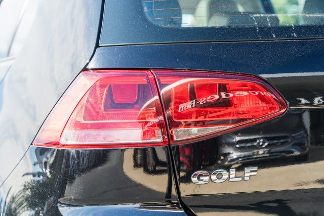 Used 2017 Volkswagen Golf 4-Door FWD image 8
