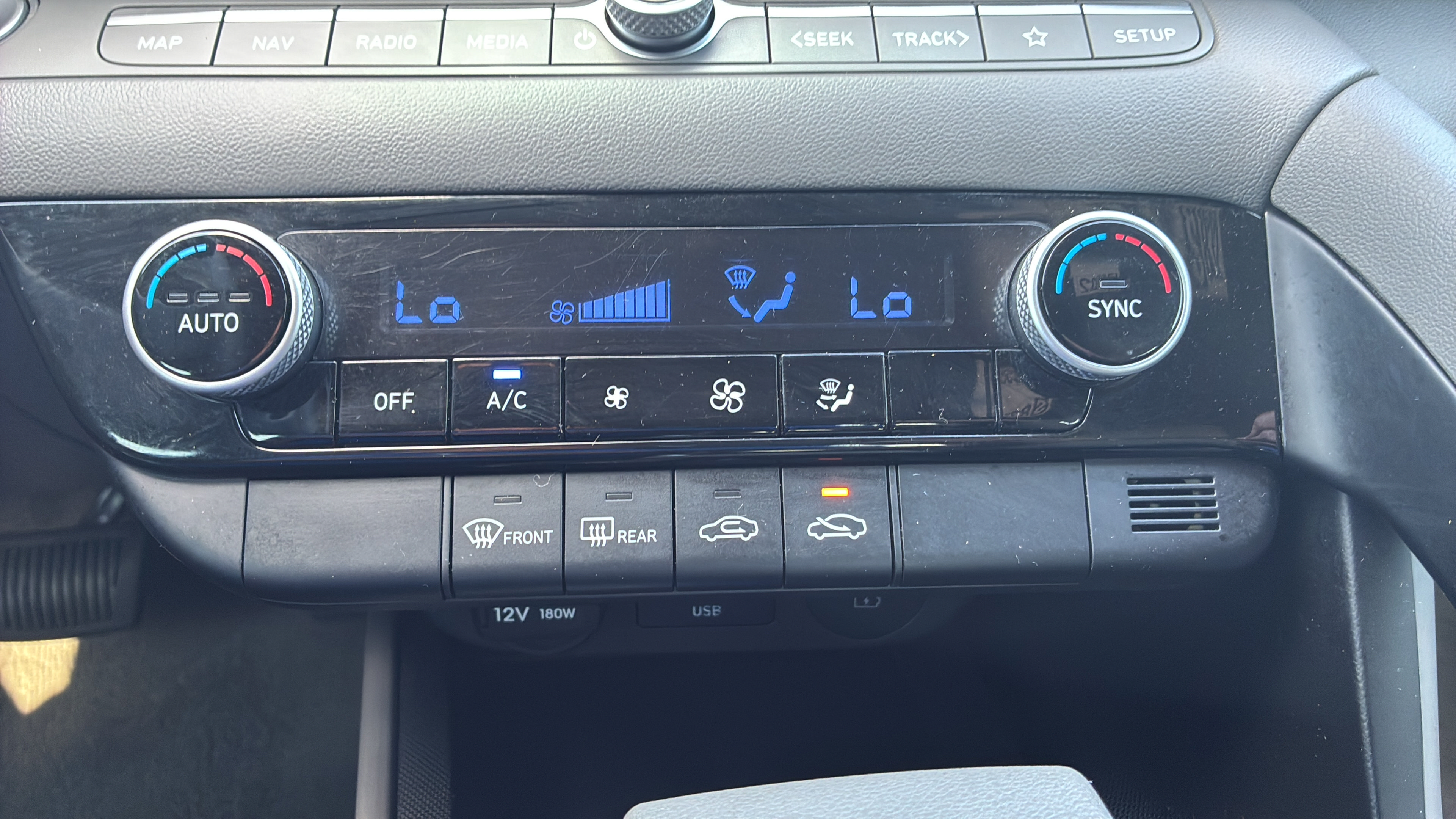 Used 2024 Hyundai Elantra SEL FWD image 12